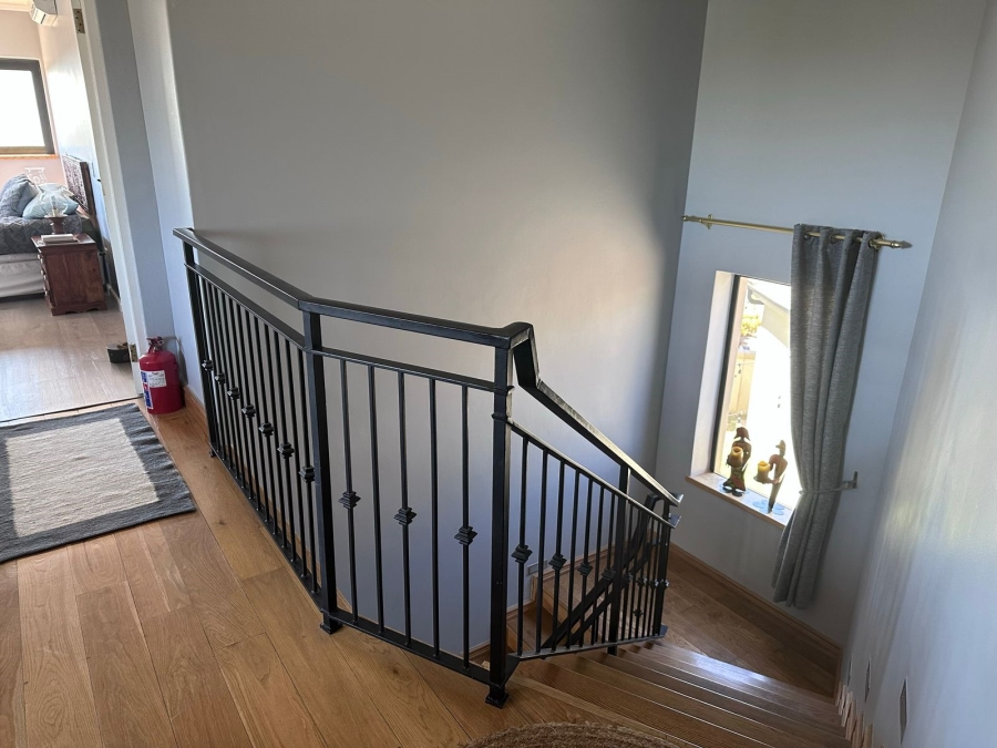 To Let 5 Bedroom Property for Rent in Rome Glen Western Cape